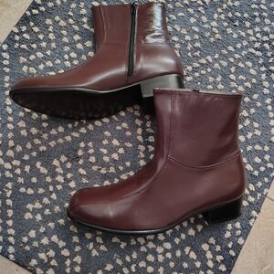 Elegant Brown Women's Boots